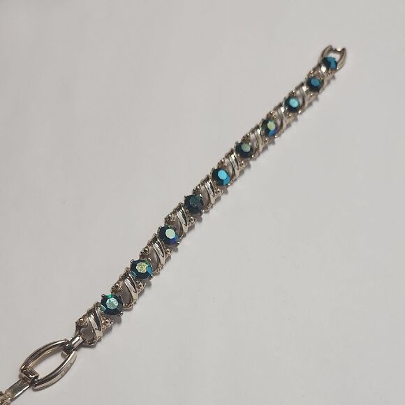 Vintage Soft Gold Tone Bracelet - Picture 1 of 11